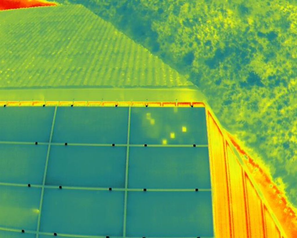 inspection panneaux photovoltaïques drone avec caméra thermique